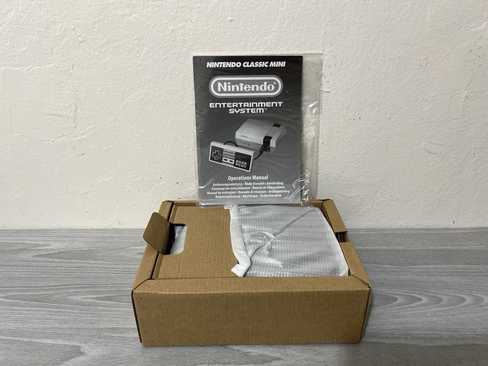 Authentic Nintendo Classic Edition NES Mini Game Console EU Edition