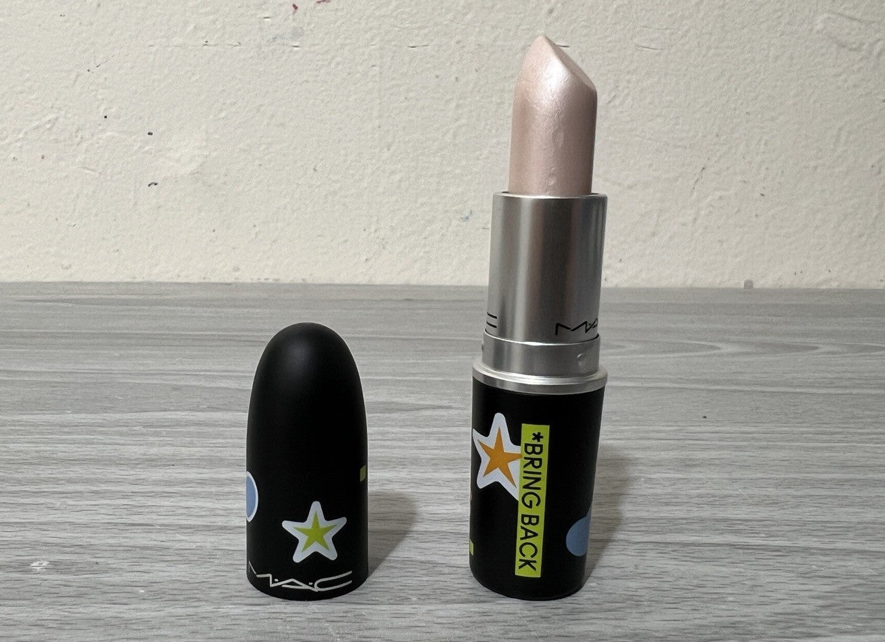 MAC GLAZE LIPSTICK - BUBBLES - BNIB - 40TH ANNIVERSARY BRING BACK
