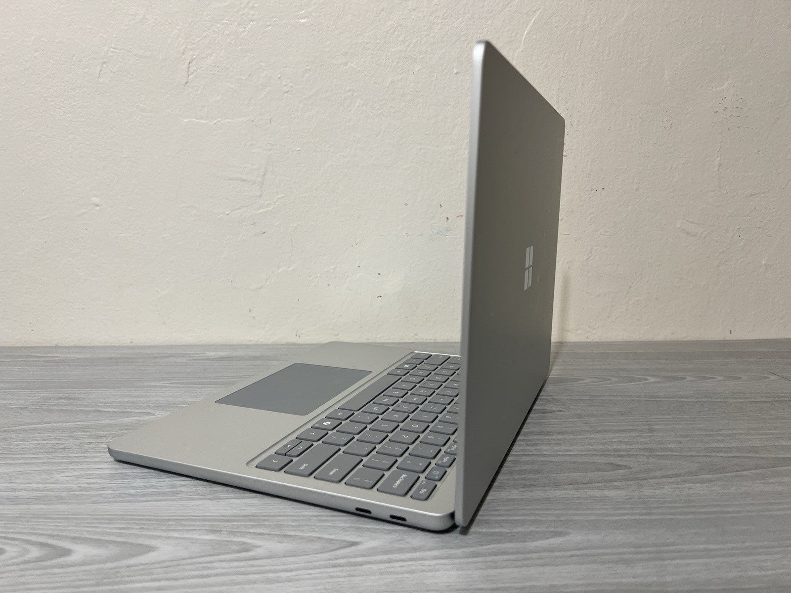 Microsoft Surface 2024 Laptop 13” Copilot+ Snapdragon X Plus 16GB Ram 256GB SSD