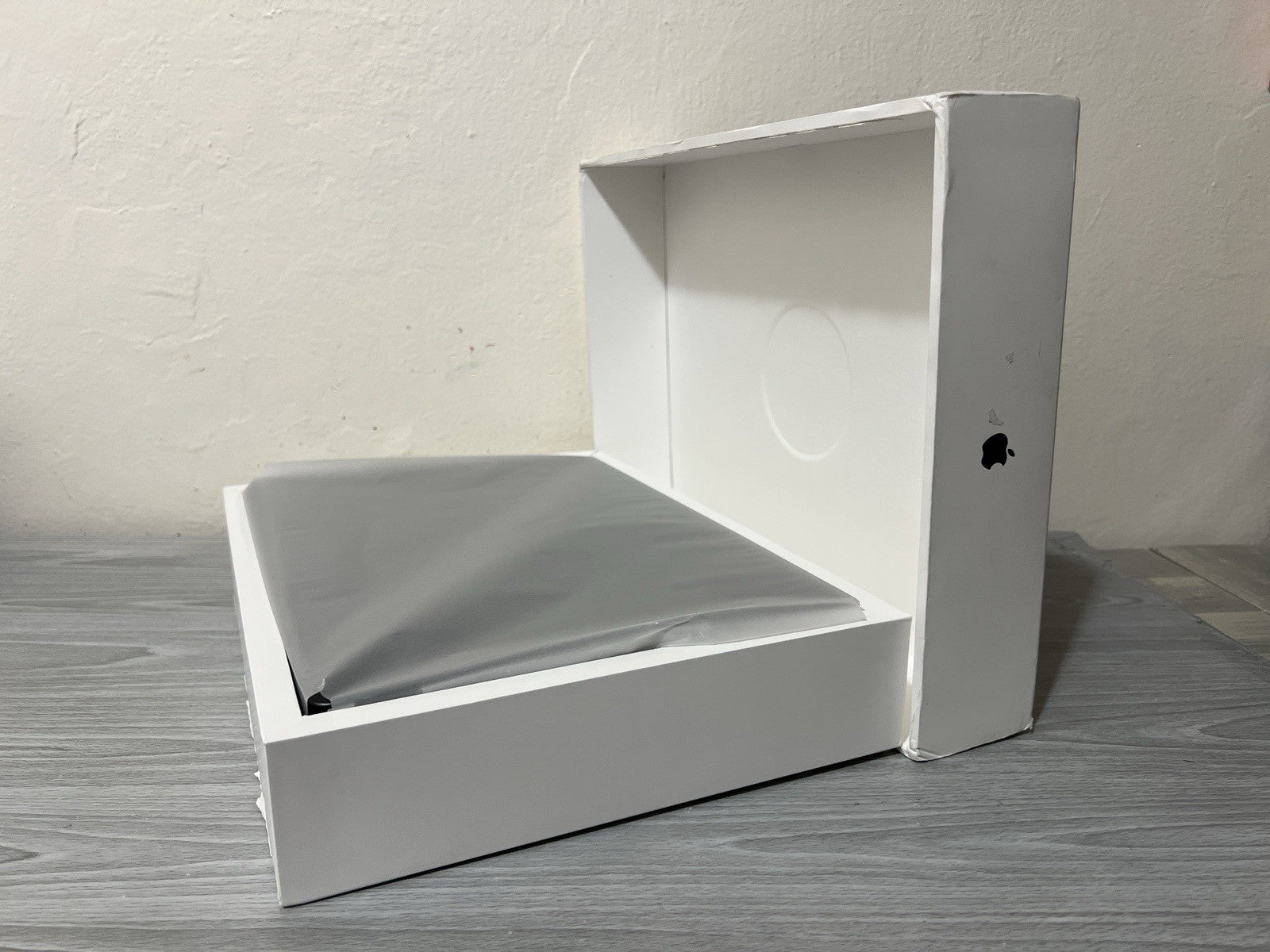 Apple MacBook Pro 14" M4 chip 16GB RAM 1TB SSD Space Black MW2V3LL/A 2024 Model