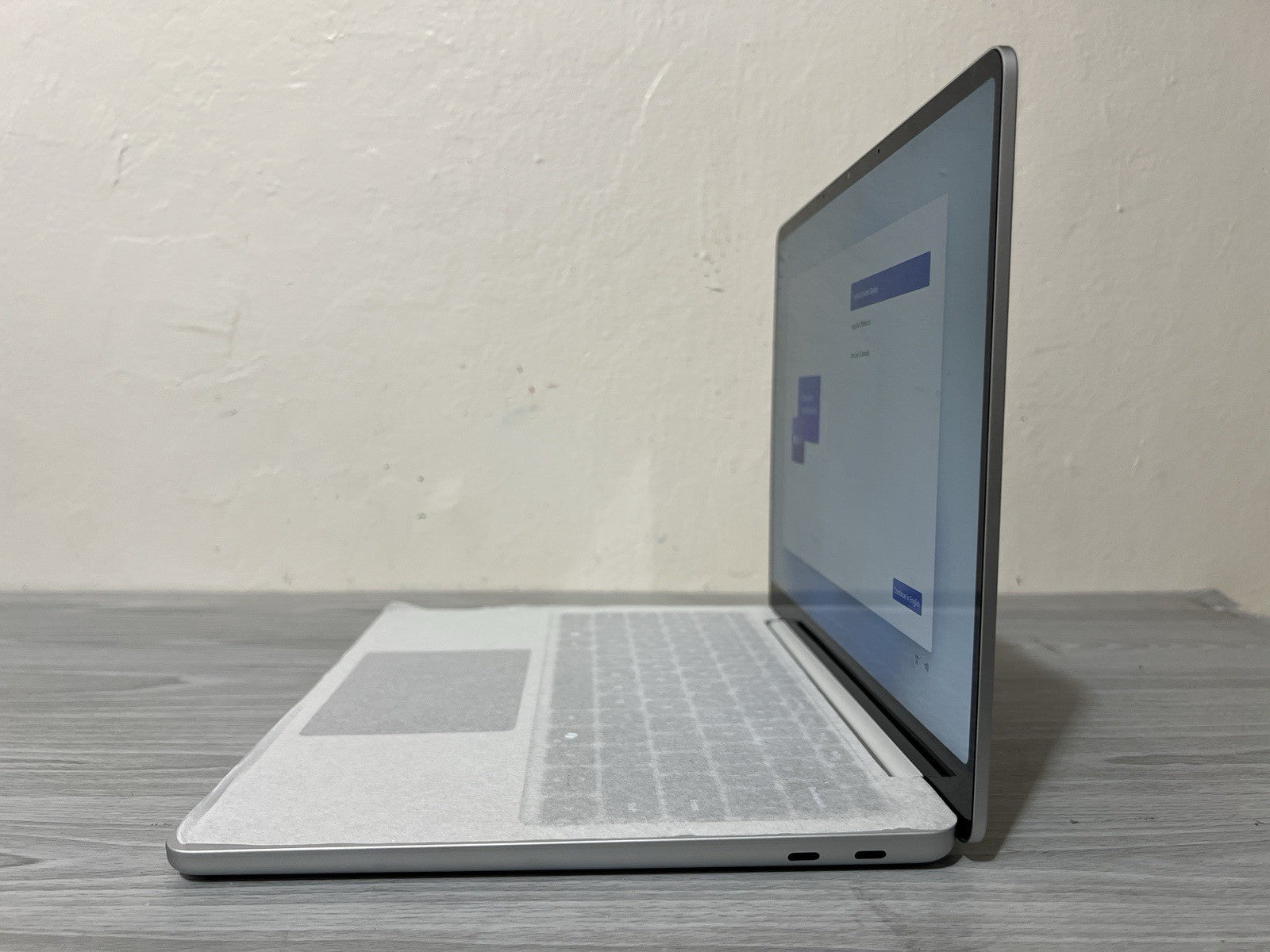 Microsoft Surface 2024 Laptop 13” Copilot+ Snapdragon X Plus 16GB Ram 256GB SSD