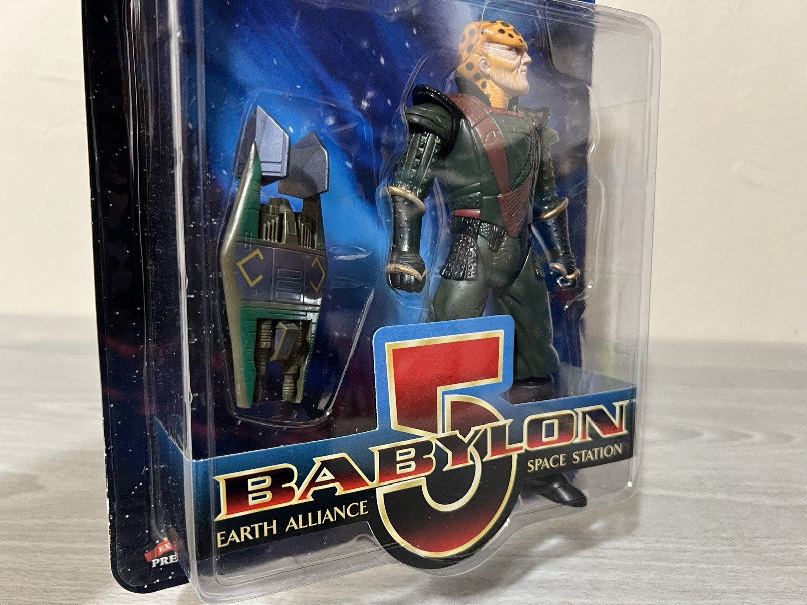 Babylon 5 - Ambassador G'Kar w/ Narn Fighter (Alternate Outfit) New 1997 Vintage