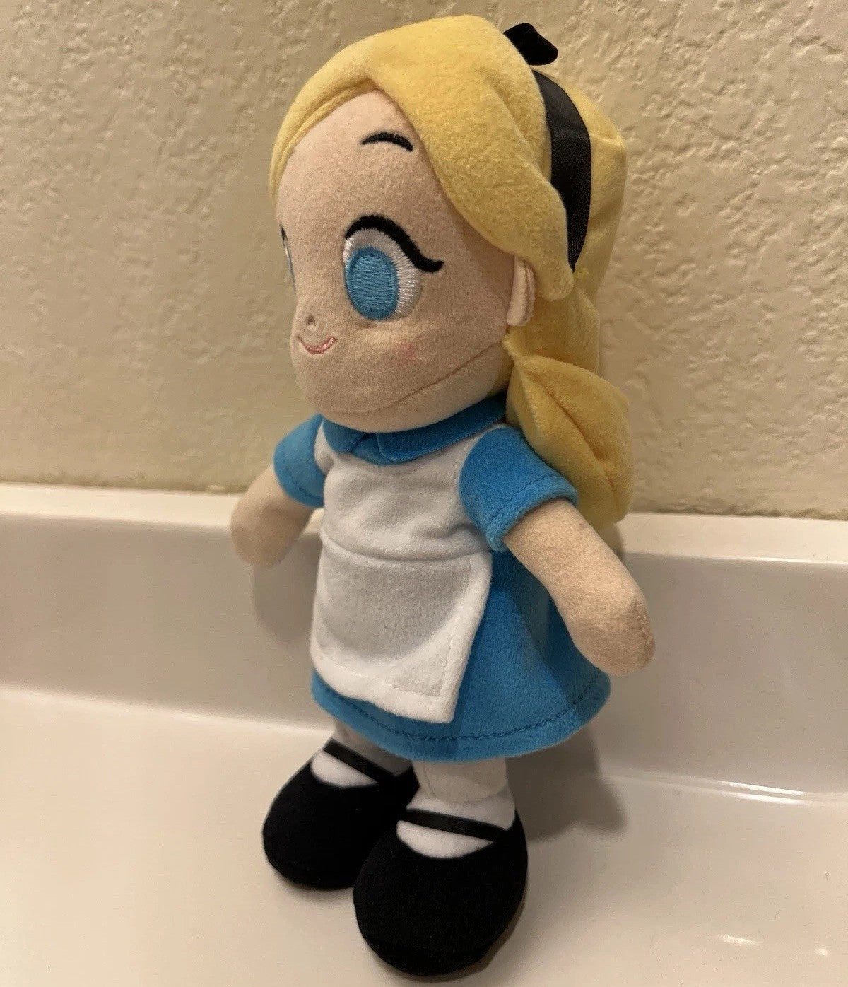 Disney nuiMOs Alice In Wonderland Alice Plush Doll Poseable Toy SOLD OUT