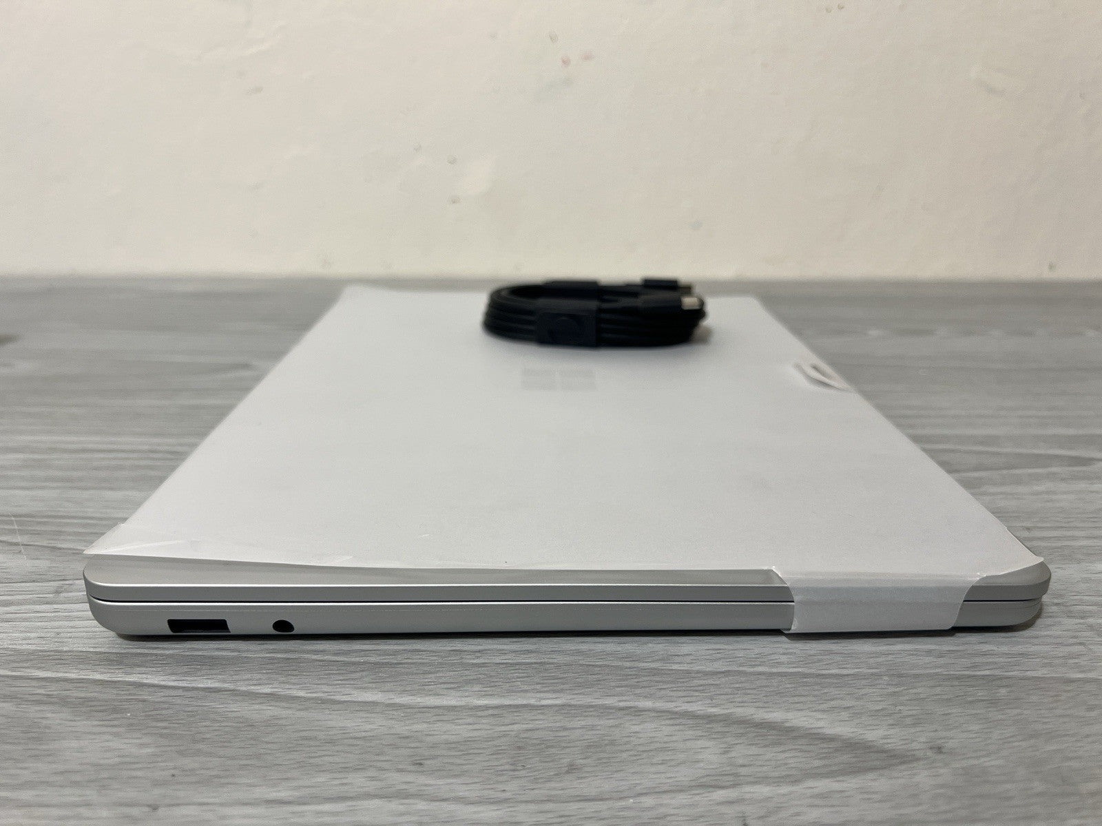 Microsoft Surface 2024 Laptop 13” Copilot+ Snapdragon X Plus 16GB Ram 256GB SSD