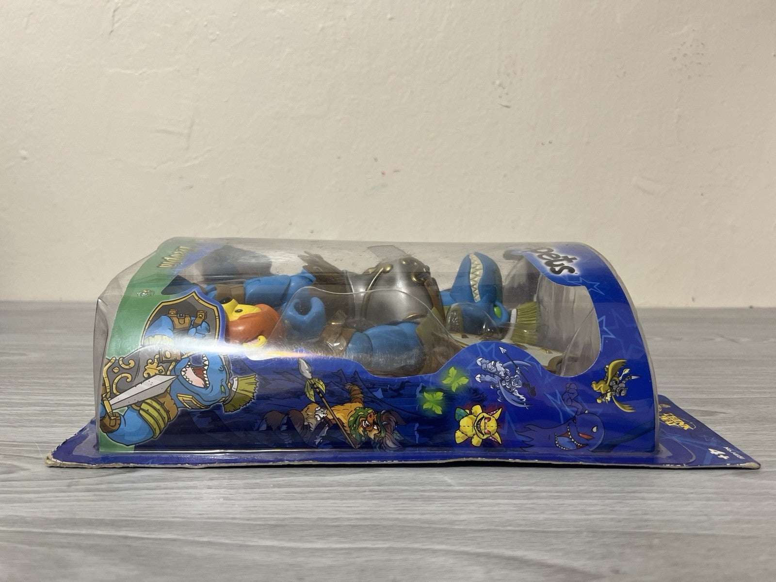 2004 Think Way Neopets Legends of Neopia Grarrl Gladiator - New Sealed!