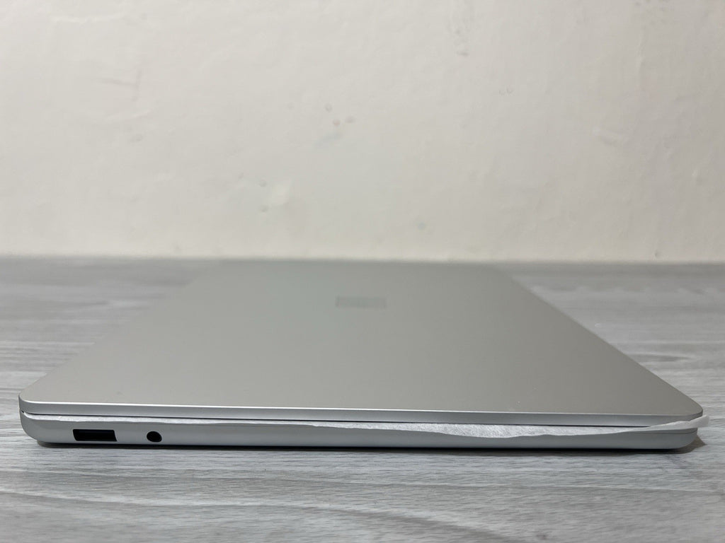 Microsoft Surface 2024 Laptop 13” Copilot+ Snapdragon X Plus 16GB Ram 256GB SSD