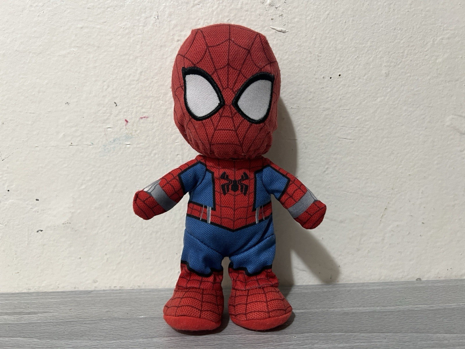 Disney Marvel Nuimos Peter Parker SPIDER-MAN Plush Doll Retired HTF 7” Poseable