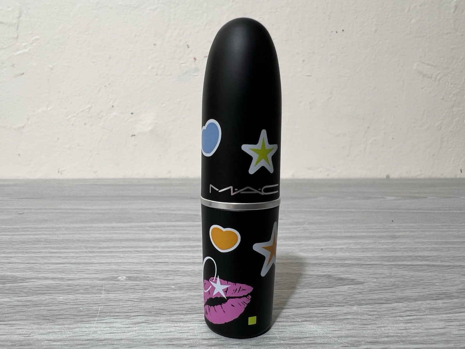 MAC GLAZE LIPSTICK - BUBBLES - BNIB - 40TH ANNIVERSARY BRING BACK