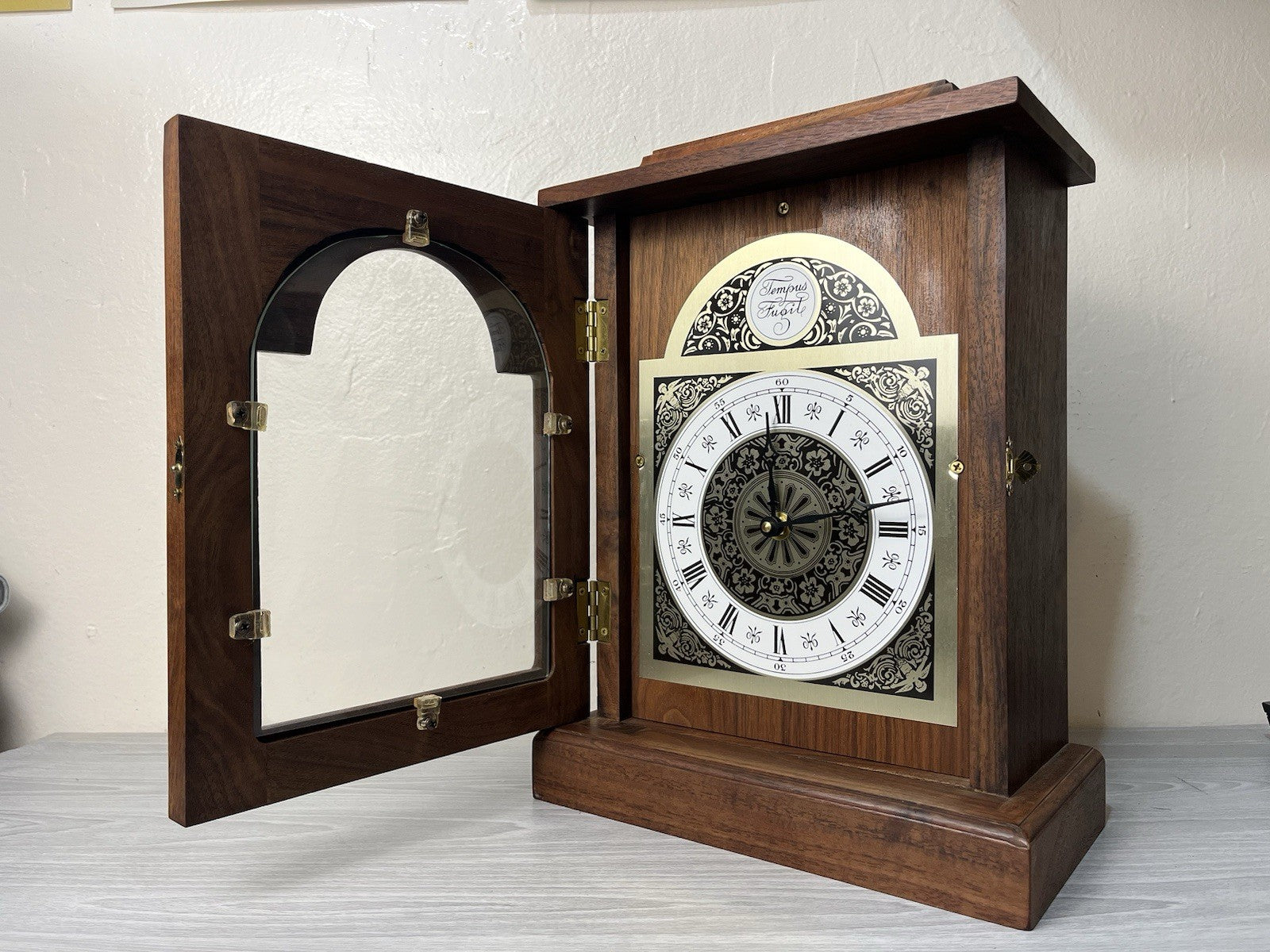 Bracket Mantle Vintage Clock, TEMPUS FUGIT, Quartz Battery - Tested & Working