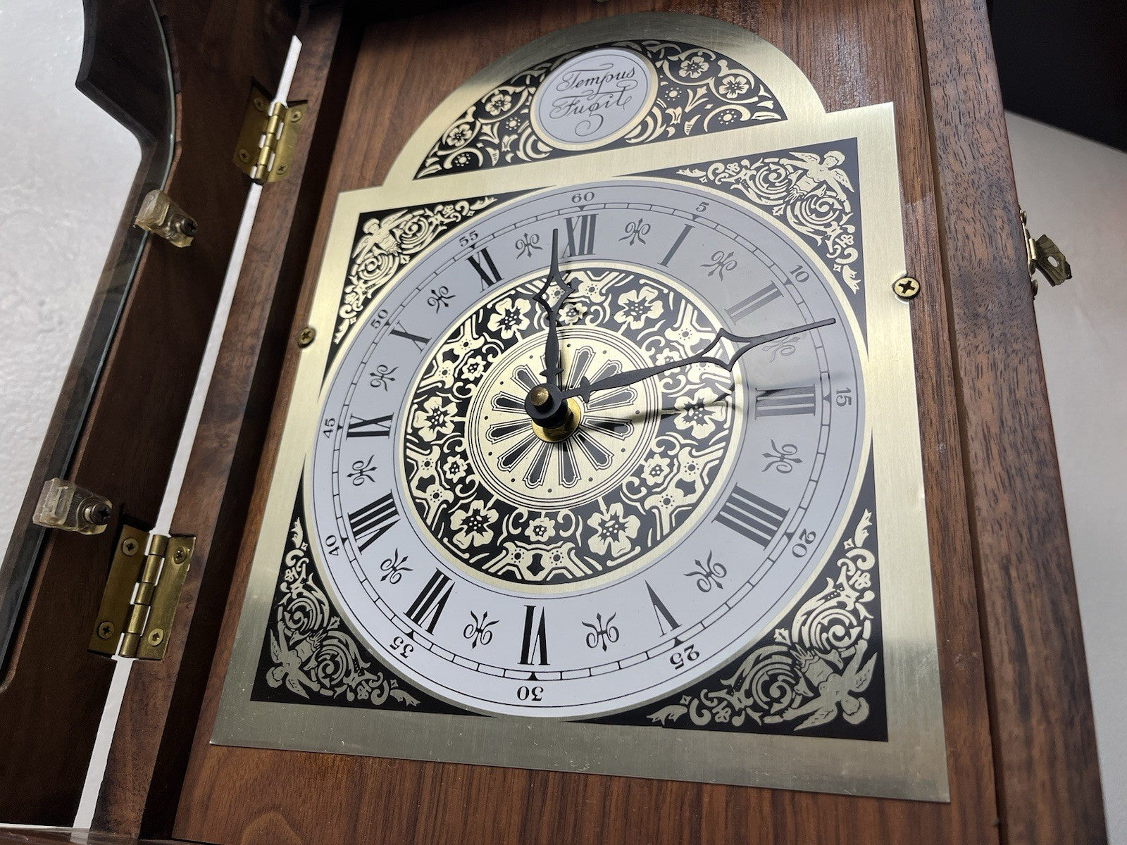 Bracket Mantle Vintage Clock, TEMPUS FUGIT, Quartz Battery - Tested & Working