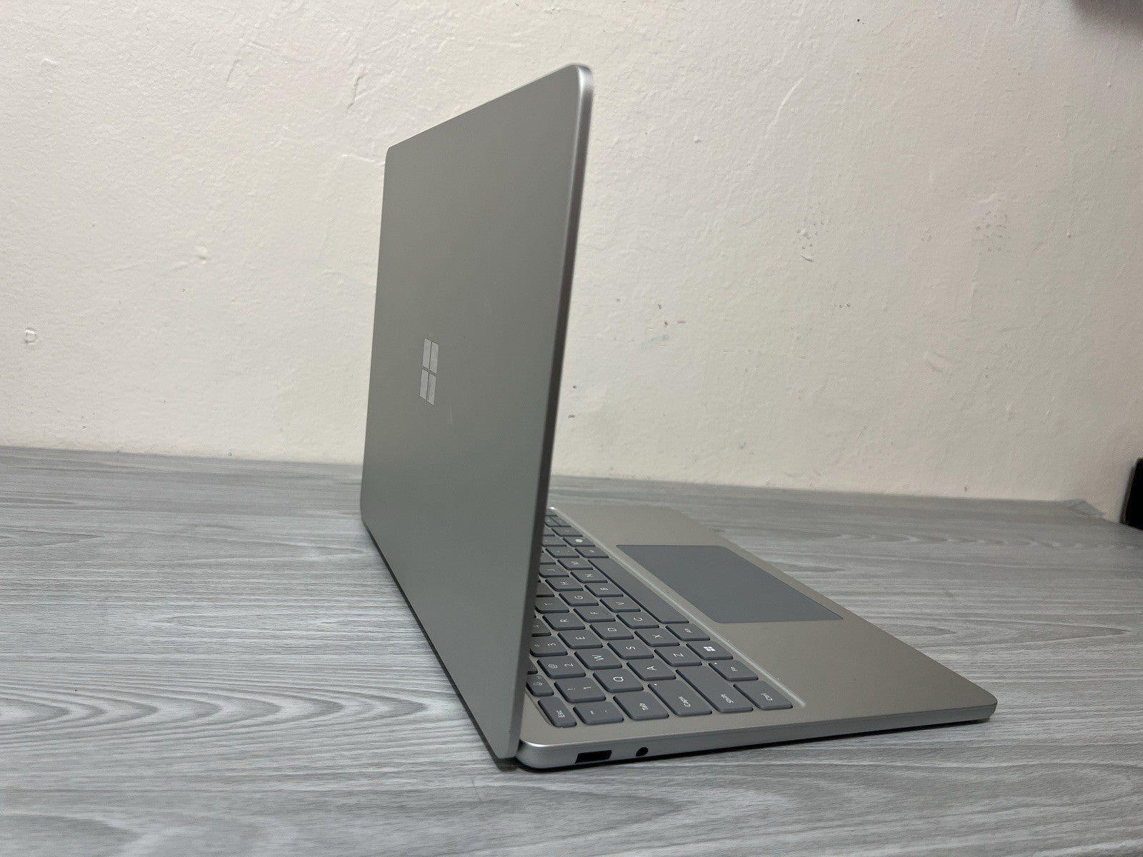 Microsoft Surface 2024 Laptop 13” Copilot+ Snapdragon X Plus 16GB Ram 256GB SSD
