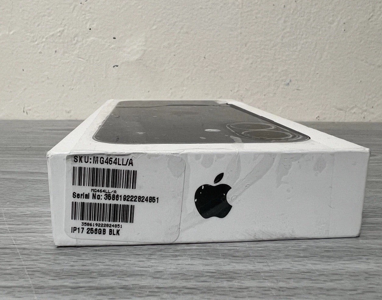 Apple iPhone 17 - 256 GB Blue 100% Battery EXCELLENT CONDITION (Locked Verizon)