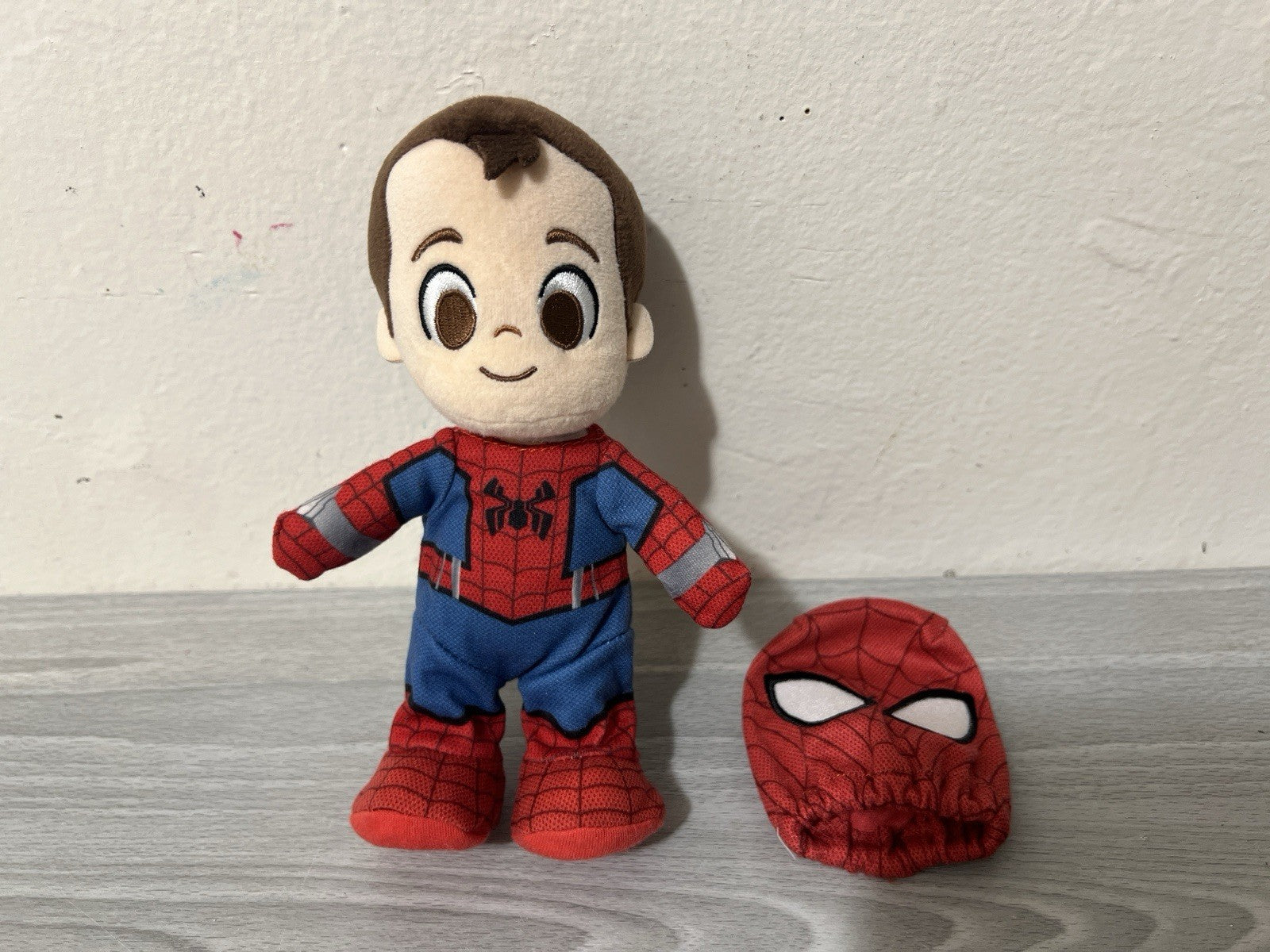 Disney Marvel Nuimos Peter Parker SPIDER-MAN Plush Doll Retired HTF 7” Poseable
